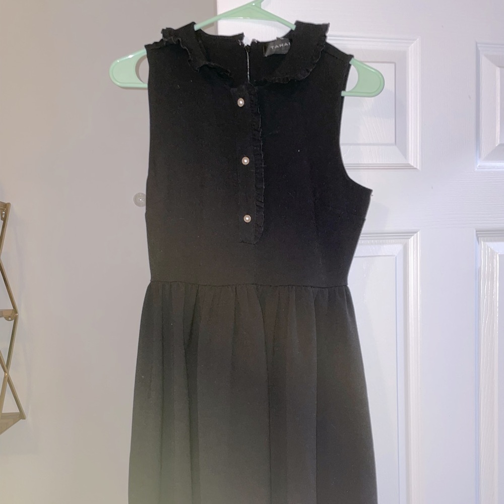 A6 - 349 Tahari Black ruffle dress with pockets